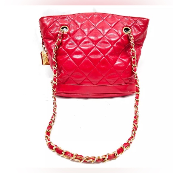 R697 Chanel Matelasse Shoulder Bag - Picture 1 of 3